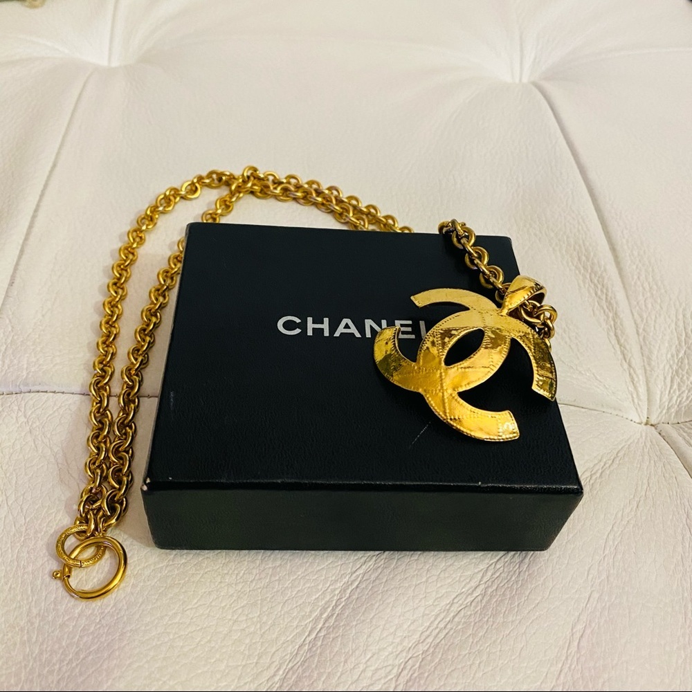 Chanel Vintage Quilted CC Pendant Necklace